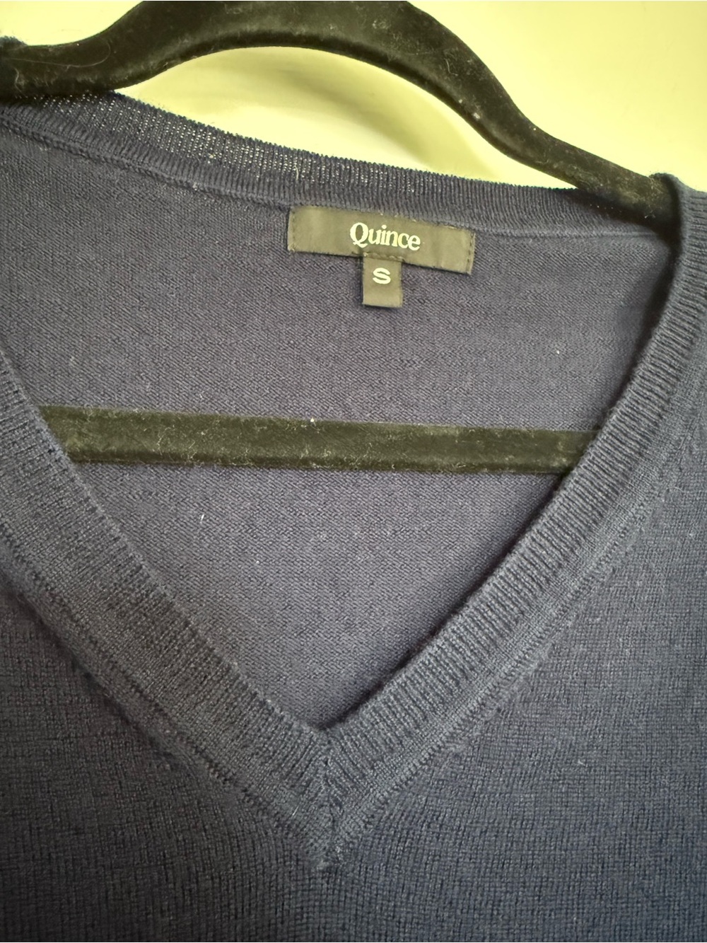 Quince Deep Navy V-Neck 100% Merino Wool Sweater Quiet Luxury Sz S - Picture 2 of 10